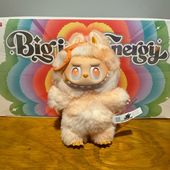 AUTHENTIC NEW Pop Mart LABUBU Big Into Energy Vinyl Plush - Happiness - Picture 1 of 7